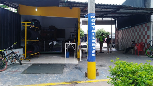 Montallantas y Almacén ServiCentro. Lavadero RÁPIDOS Y BRILLOSOS